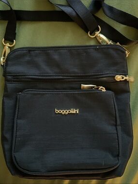 Baggallini Black Crossbody with Gold Hardware NWOT